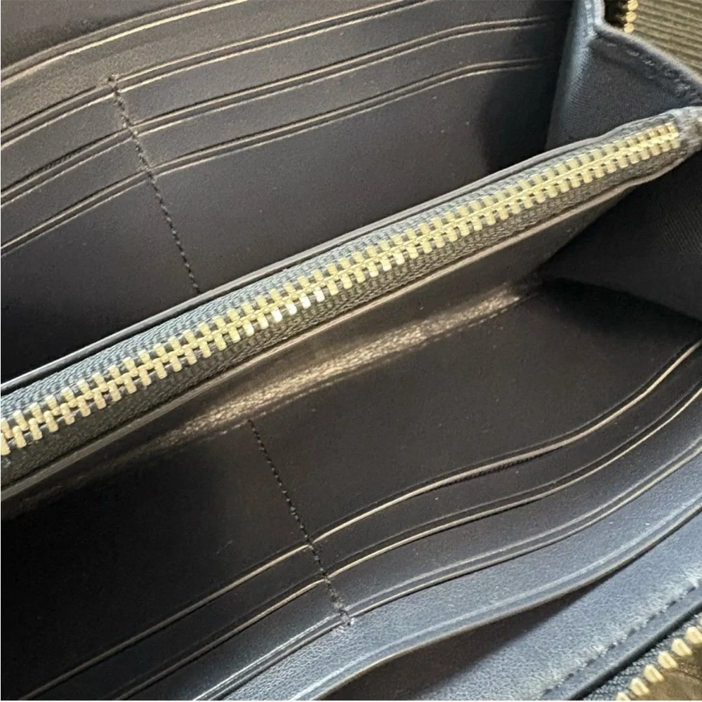 Coach Signature C Jacquard Cream and Blue Varsity Stripe Zip Around Wallet EUC - Picture 4 of 7